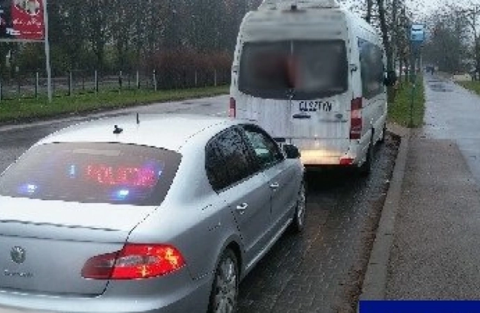 {Policjanci z Olsztyna zatrzymali kierowcą busa, który podczas jazdy rozmawiał przez telefon. Okazało się, że jest pijany.}
